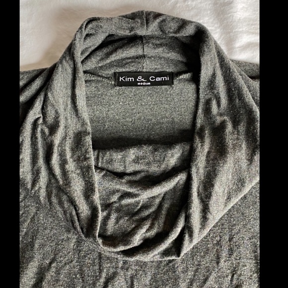 KIM & CAMI asymmetric layered shirt - Picture 5 of 5